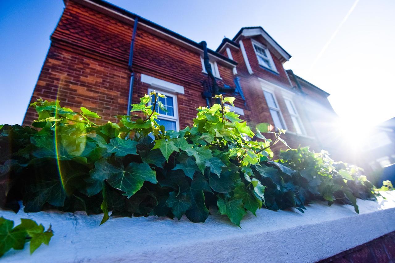 Eastbourne Reymar Bed & Breakfast Exterior photo